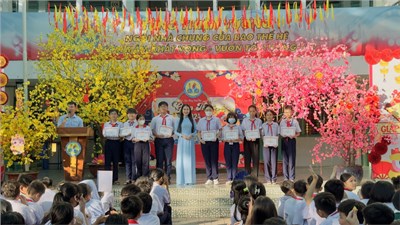 Khen thưởng hội thi sáng tác văn học