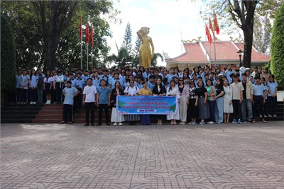 Trường THCS Bình Chánh - Học sinh khối 8, 9 tham quan, trải nghiệm ngoại khóa - Tại nhà lưu niệm Võ Thị Sáu - Biển Long Hải