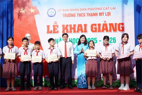 Trao học bổng – thắp sáng ước mơ