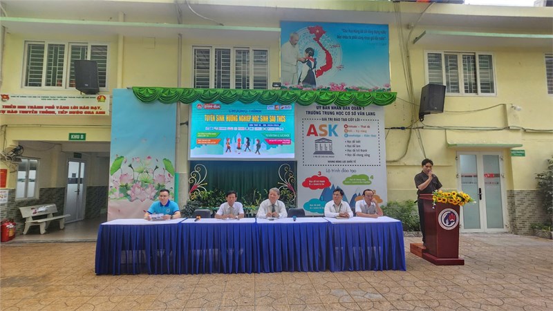 Trường Trung học cơ sở Văn Lang tổ chức buổi tư vấn tuyển sinh – hướng nghiệp sau trung học cơ sở năm học 2024 - 2025