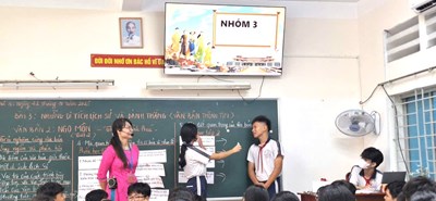 Thao giảng Ngữ văn - Tiết 2: Ngọ môn (Cô Hồ Thị Hương trình bày)