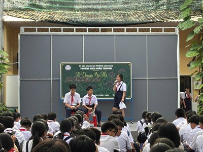 Chào cờ đầu tuần kết hợp kể chuyện về học tập và làm theo tấm gương đạo đức, phong cách Hồ Chí Minh