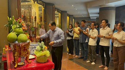 Ngày 22 tháng 01 năm 2026, Cán bộ - Giáo viên - Nhân viên nhà trường thắp hương tại đền tưởng niệm các Vua Hùng